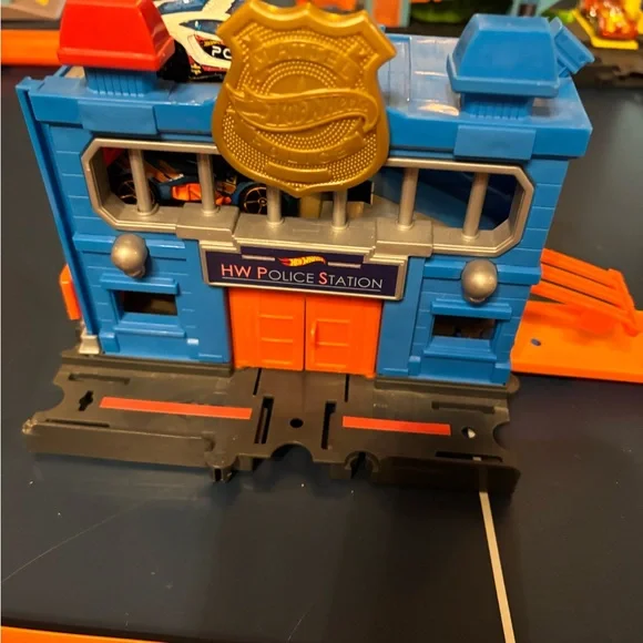 Hot Wheels City Ultimate Garage Accessory Sets - Picture 9 of 11